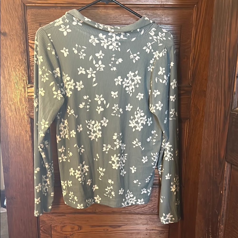 Courtney Floral Green Women's Top - Picture 3 of 4